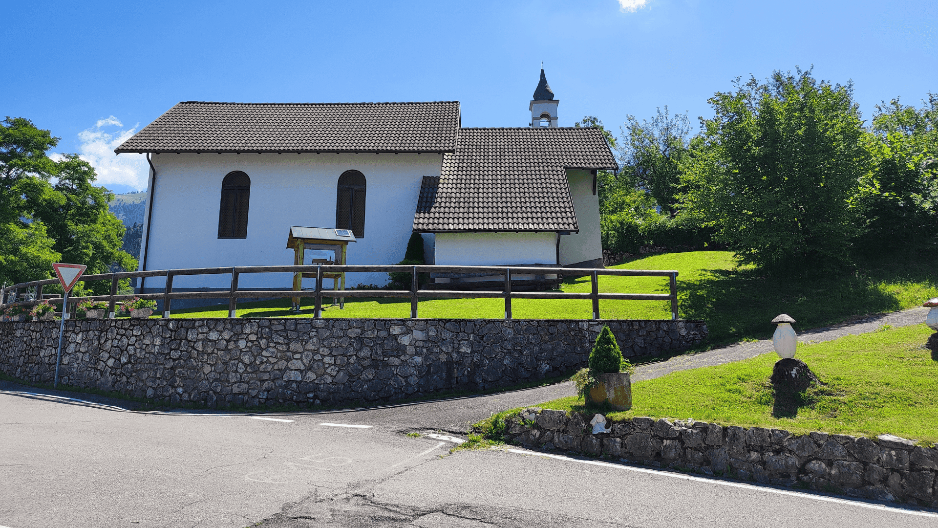 Chiesetta piazza Valmorel